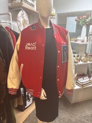 Chaqueta Zara Roja y Crudo