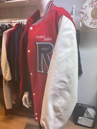 Chaqueta Zara Roja y Crudo
