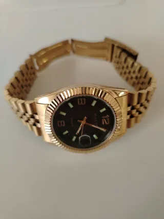 Reloj HALEI Dorado y Negro Nuevo