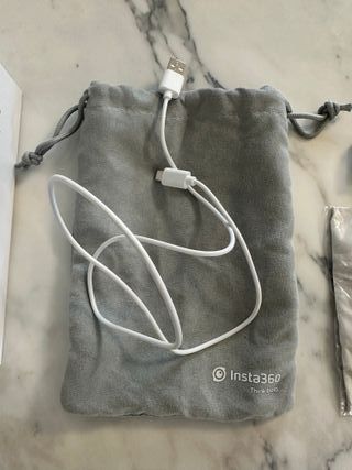 Insta360 Flow Stone Gray