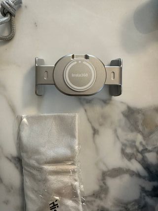 Insta360 Flow Stone Gray