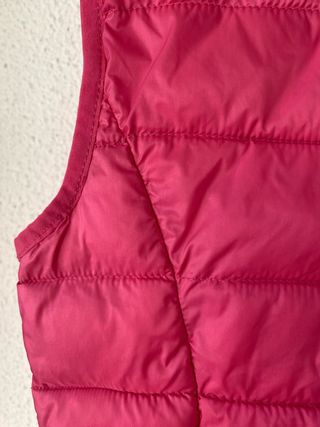 chaleco plumas fucsia bolsillos