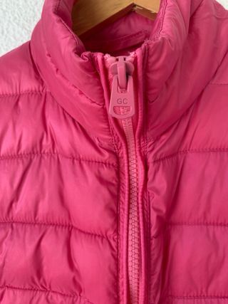 chaleco plumas fucsia bolsillos