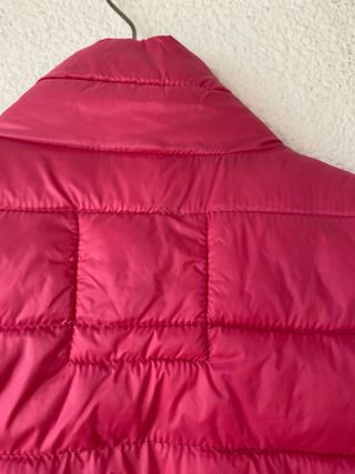 chaleco plumas fucsia bolsillos