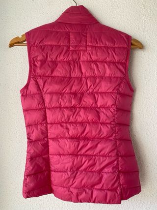 chaleco plumas fucsia bolsillos