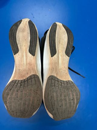 Nike Vaporfly 44.5 negras y doradas