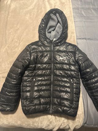 Plumón Nike Negro con Capucha niño