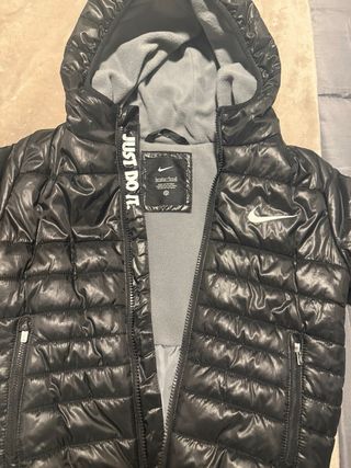 Plumón Nike Negro con Capucha niño