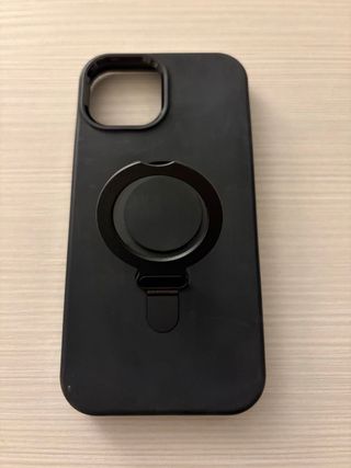 Cover iPhone 15 con gancio posteriore