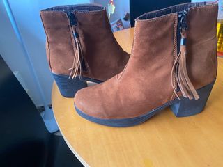 Botines Shana Marrones ponen Talla 40 pero son 39