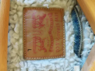 Chaqueta Levi's vaquera con borreguito