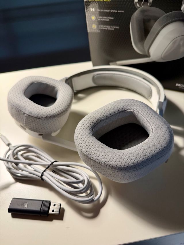 Fones de ouvido Corsair HS80 RGB Wireless brancos