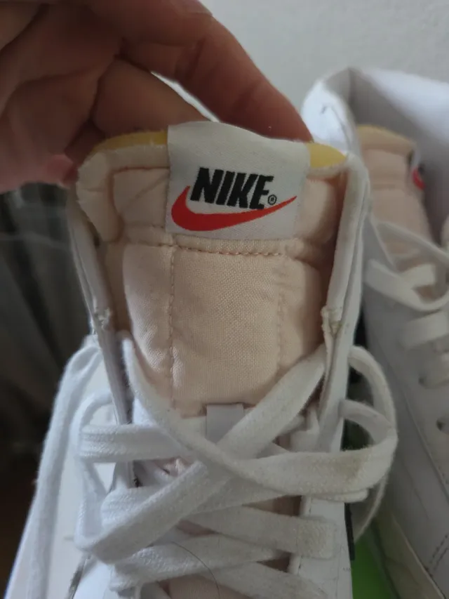 Nike Blazer Mid 77 Gris y Blanco