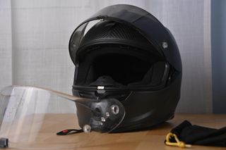 Casco Scorpion R1 Carbon