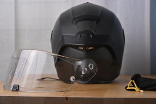 Casco Scorpion R1 Carbon