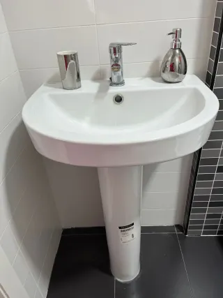 Lavabo Sanindusa con grifo Teka
