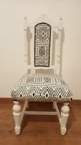 Silla vintage con estampado tribal