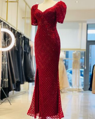 Vestido de fiesta rojo con pedrería