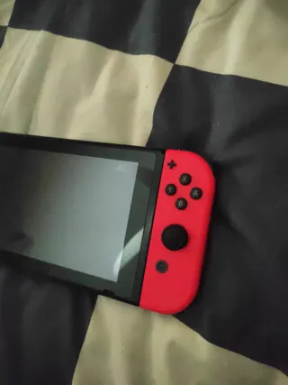 Nintendo Switch con soporte y cargador