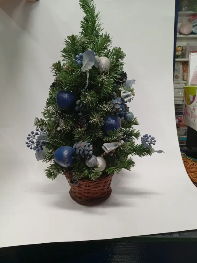 Mini árvore de Natal decorada