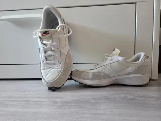 Zapatillas Nike Beige y Blancas