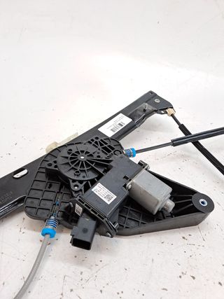 ELEVALUNAS DELANTERO DERECHO MG EHS