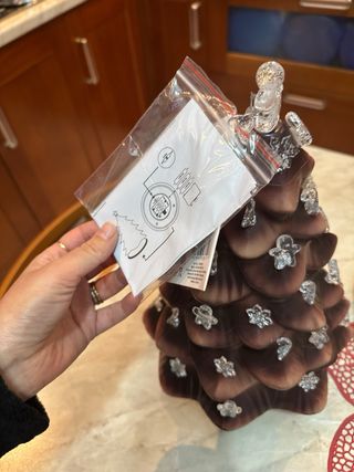 Albero marrone con luci decorative