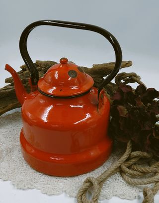 Bollitore vintage smaltato rosso