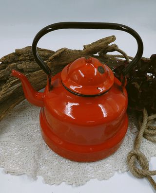 Bollitore vintage smaltato rosso