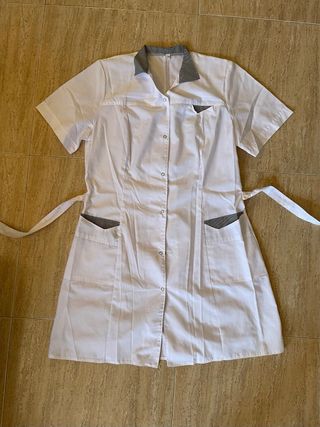 Vestido blanco uniforme