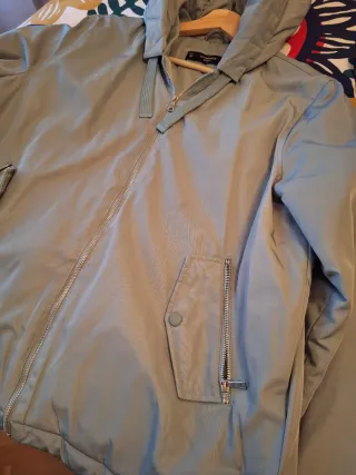 Cazadora mujer con capucha azul