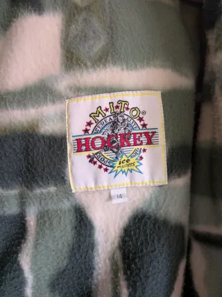 Chaqueta verde con capucha