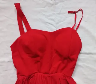 Vestito rosso con gonna plissettata