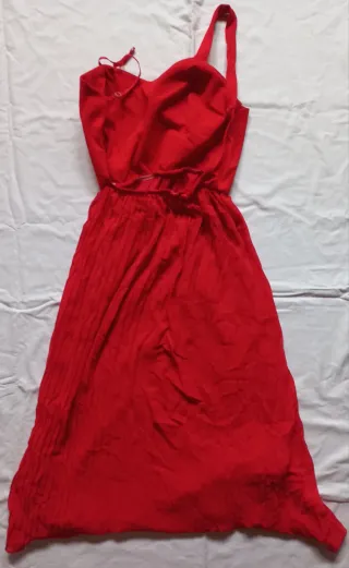 Vestito rosso con gonna plissettata