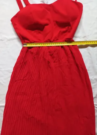 Vestito rosso con gonna plissettata