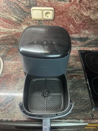 Freidora de aire Moulinex gris