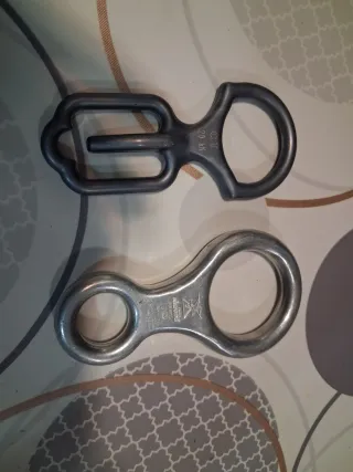 Descendedores barranquismo.