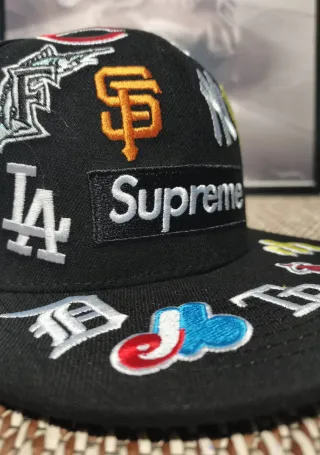 Gorra New Era 59Fifty Supreme Talla 7.1/4