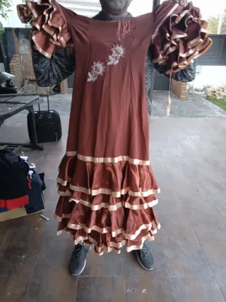 Vestido flamenco marrón volantes