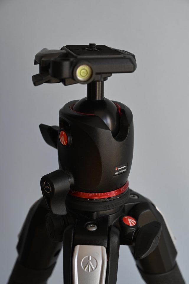 Trípode Manfrotto 055 con funda