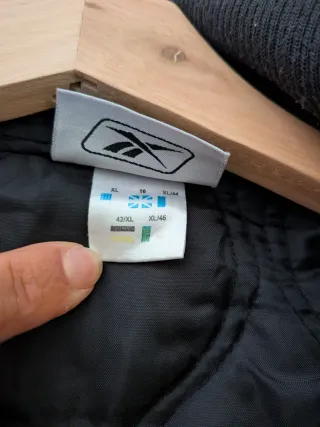 Chaleco Reebok Negro Acolchado