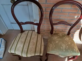 Set di tre sedie in legno e tessuto