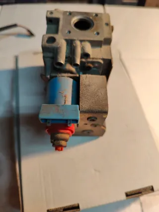 Válvula de gas para caldera mixta.