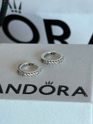 Pendientes Aro Abrazo Pandora Brillantes
