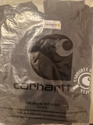 Camiseta Carhartt Perro Detective Negra