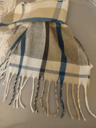 Nuevo. Bufanda unisex