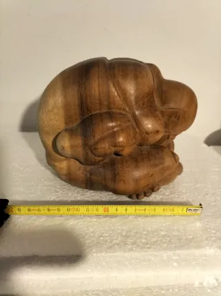 Buddha piangente in legno