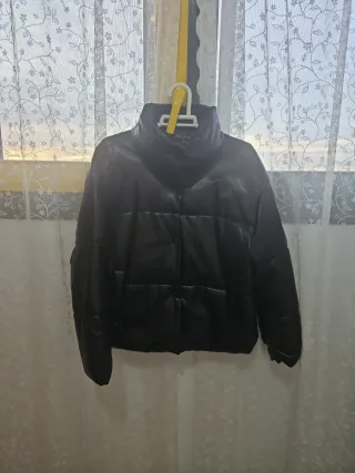 Cazadora polipiel negra