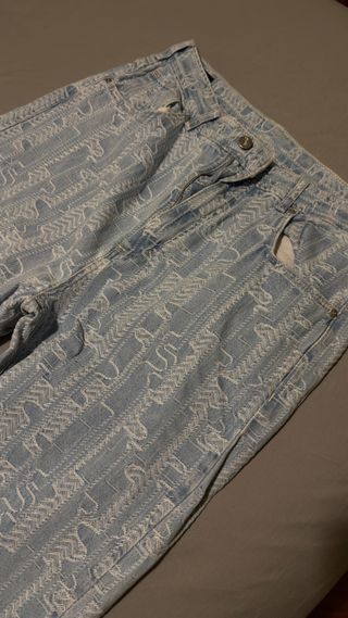 Pantalón vaquero Pull&Bear estampado