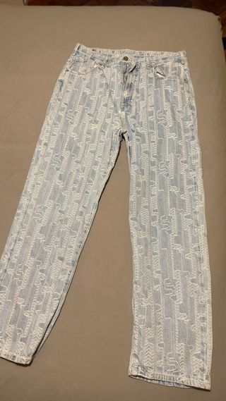 Pantalón vaquero Pull&Bear estampado